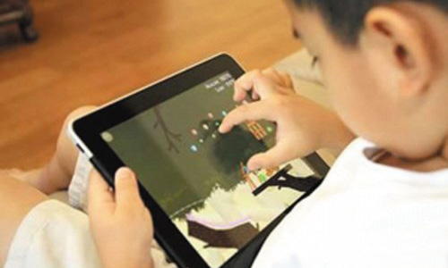 小孩暑假爱玩手机、ipads